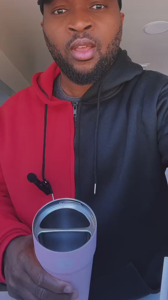 Customer demonstrates the dual-chamber lid