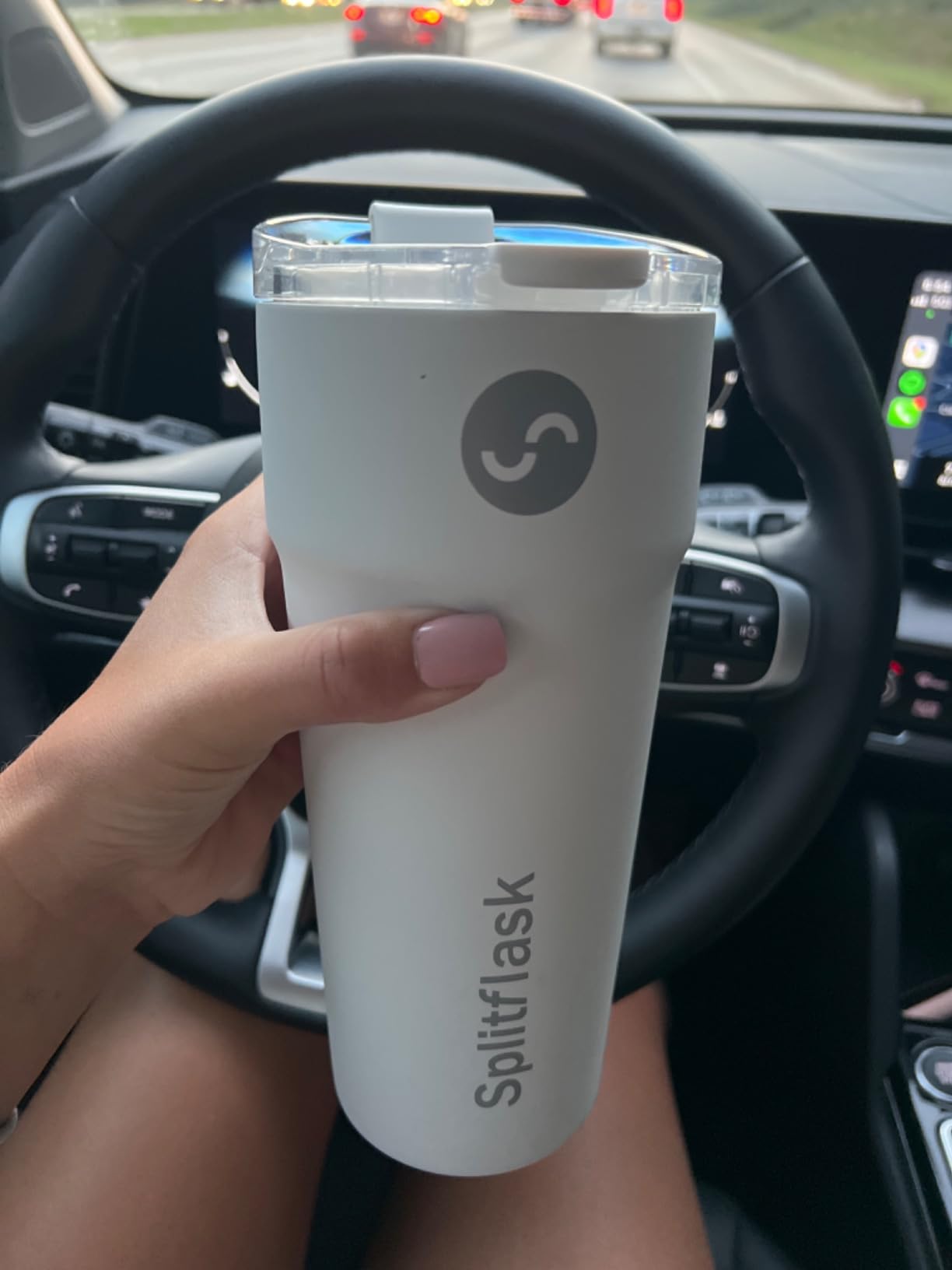 Customer holding a white Splitflask in a car